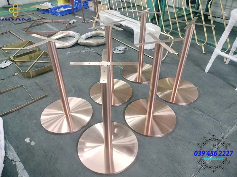 chan-ban-inox-304-ma-vang