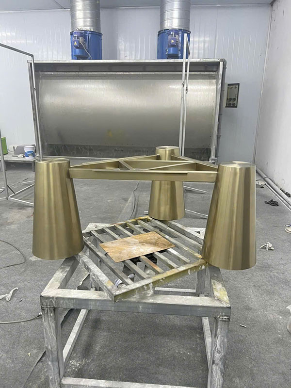 /upload/image/tin-tuc/chan%20ban%20inox%20m%E1%BA%A1%20vang/chan-ban-an-inox-dep.jpg